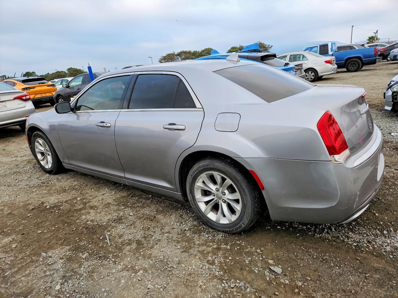 2016 Chrysler 300 Limited - zdjęcie 2