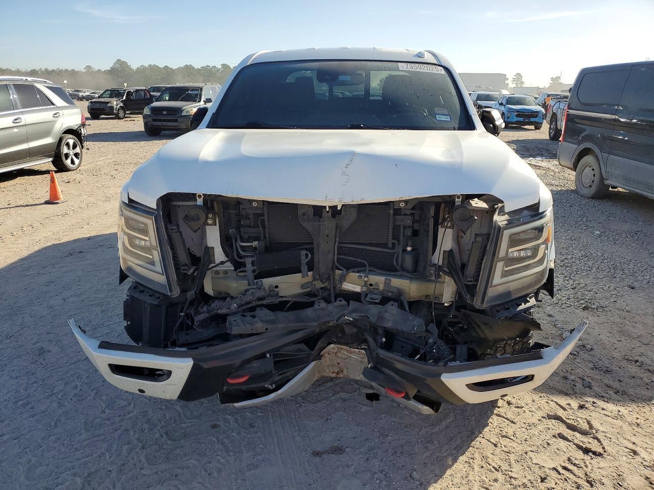 2021 Nissan Titan Sv - zdjęcie 5