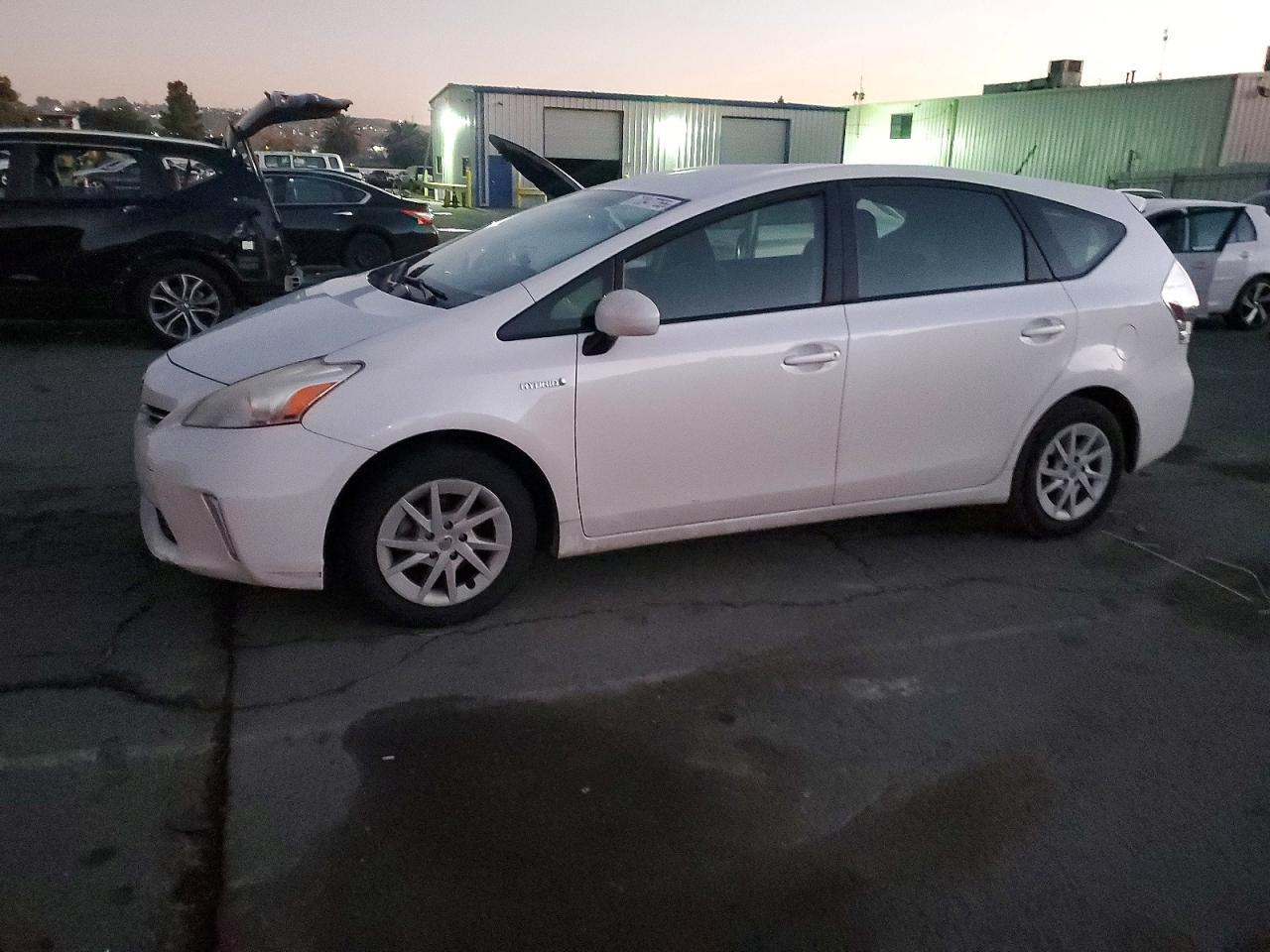 2013 Toyota Prius V - zdjęcie główne