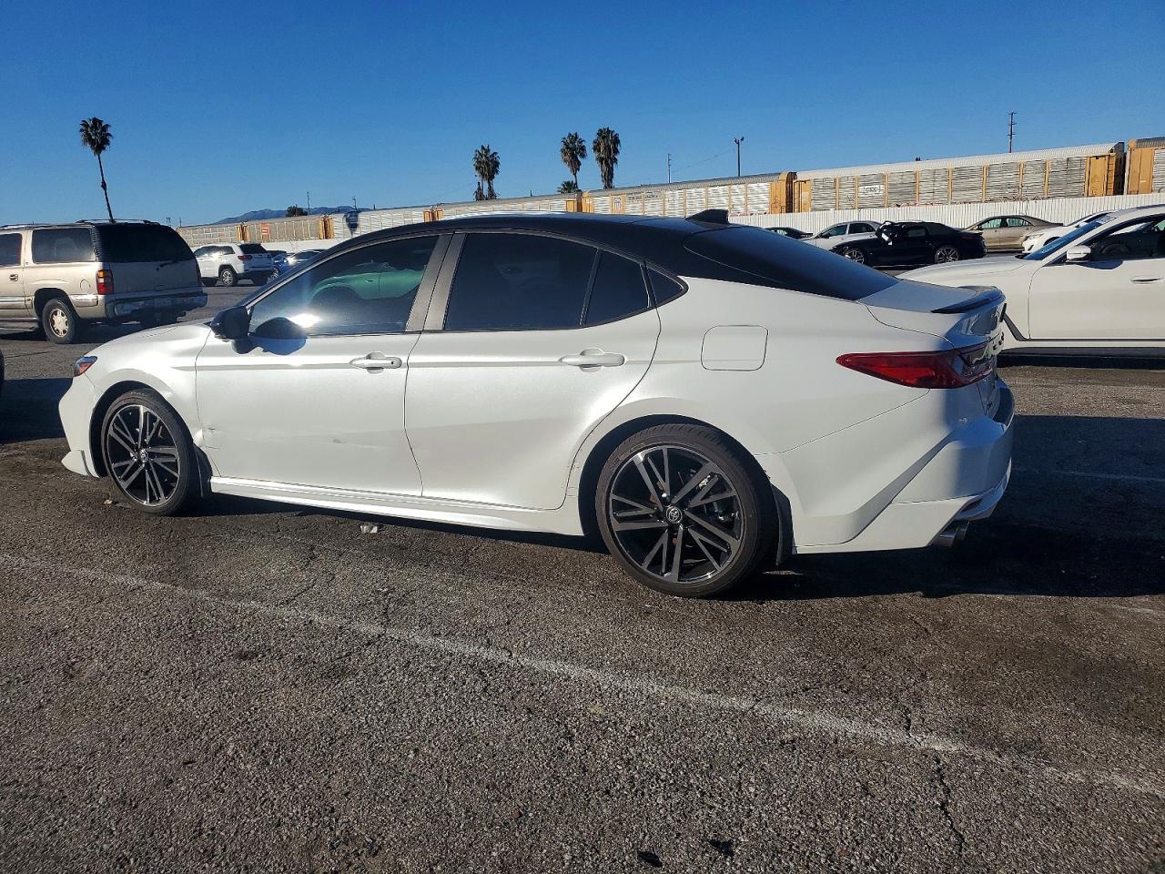 2025 Toyota Camry Xse - zdjęcie 2