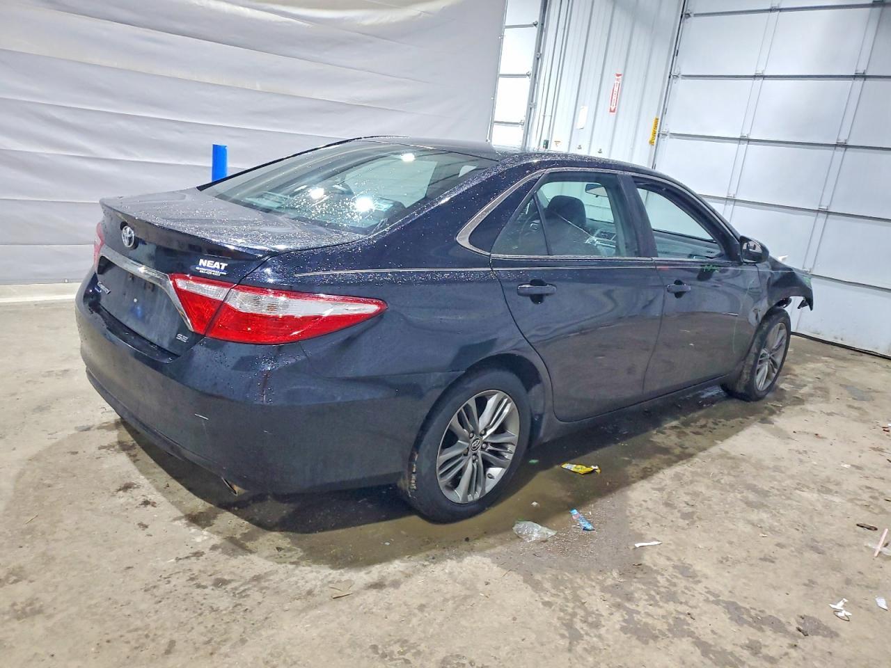 2015 Toyota Camry Le - zdjęcie 3