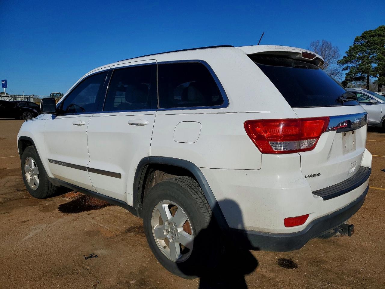 2013 Jeep Grand Cherokee Laredo - zdjęcie 2