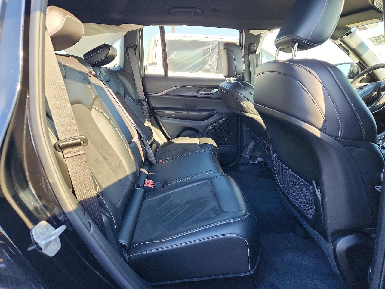 2025 Jeep Grand Cherokee Laredo - zdjęcie 10