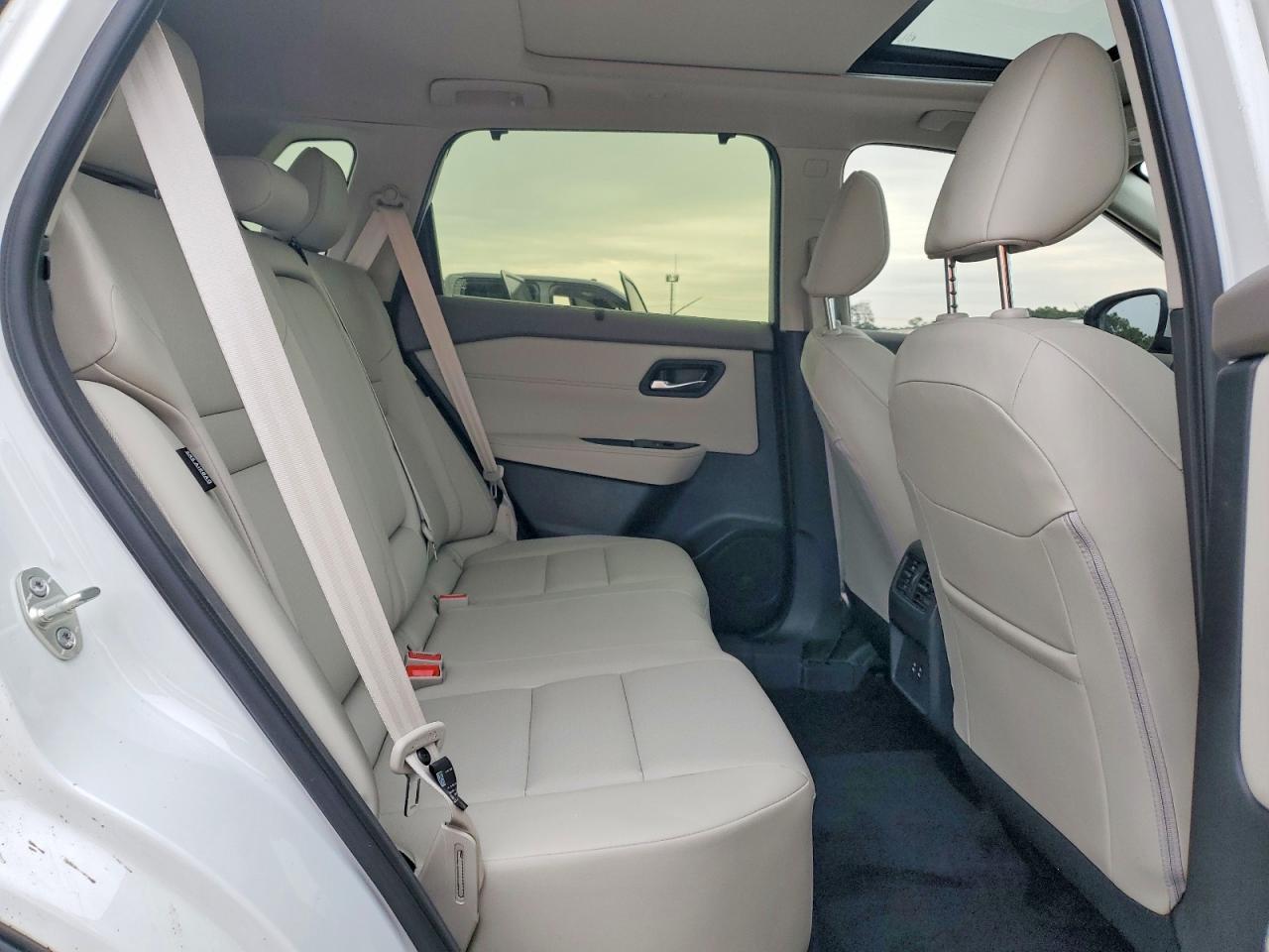 2024 Nissan Rogue Sv - zdjęcie 11