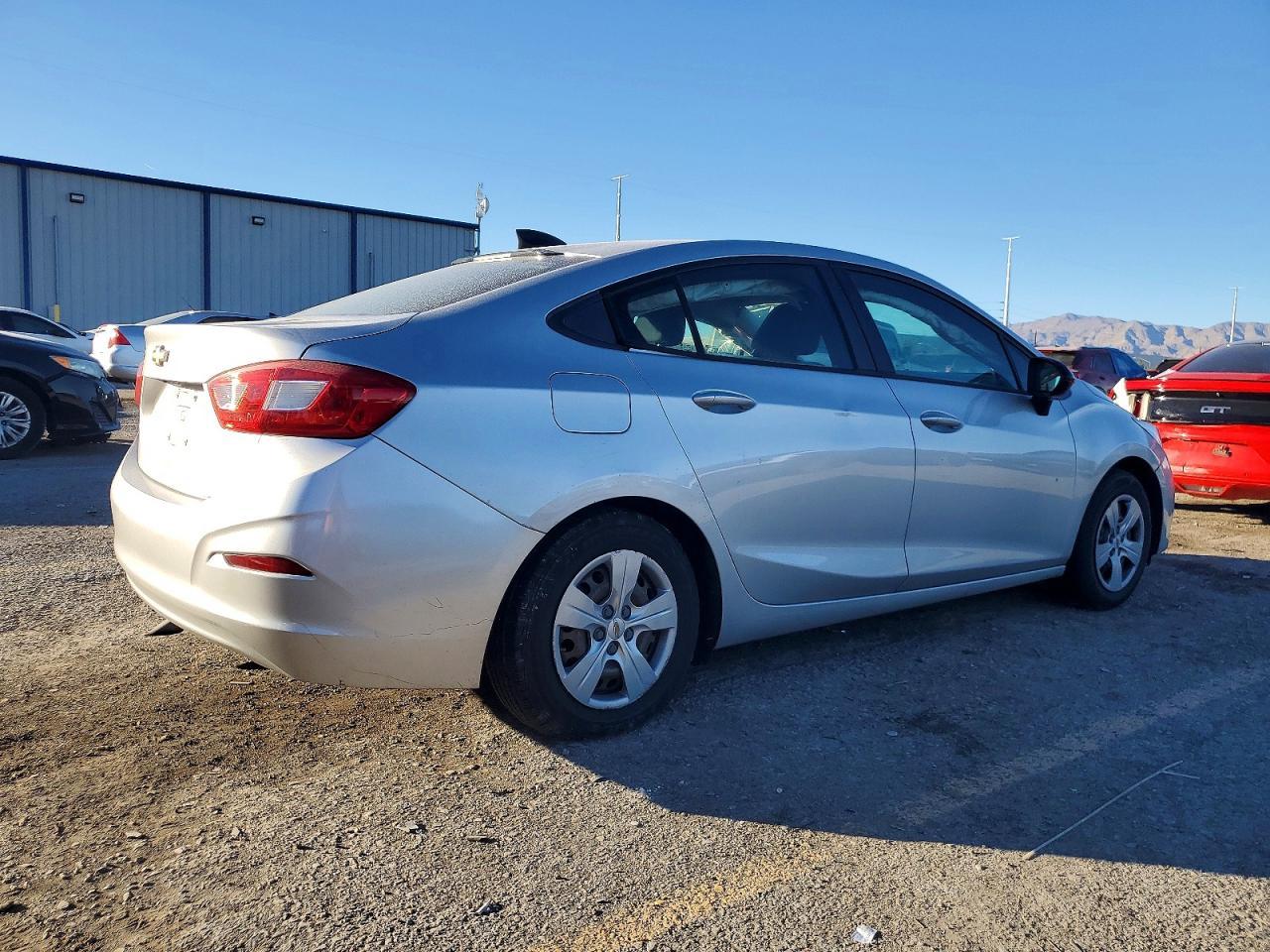 2017 Chevrolet Cruze Ls - zdjęcie 3