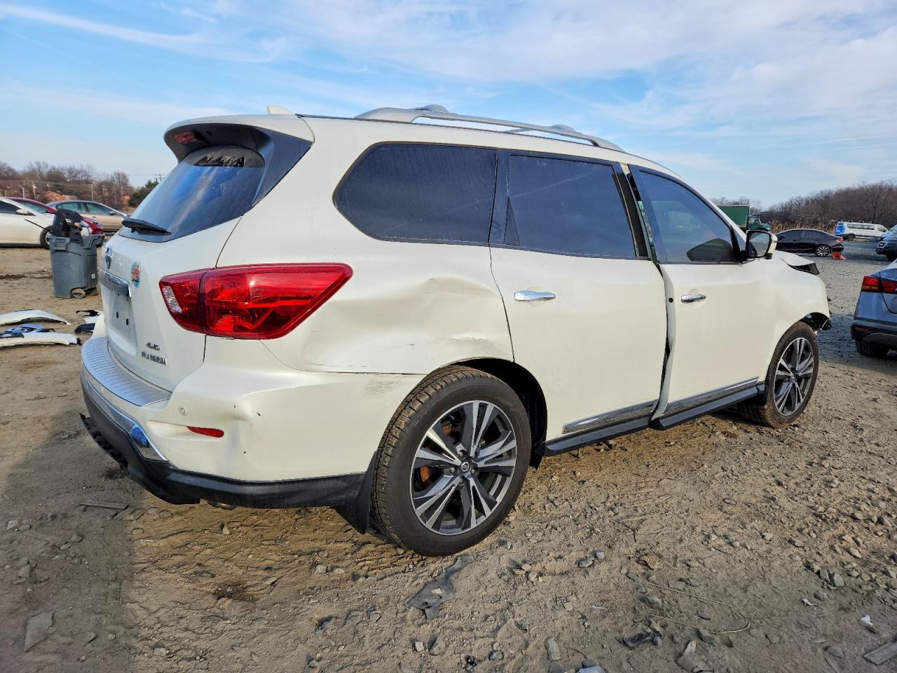 2020 Nissan Pathfinder Platinum - zdjęcie 3