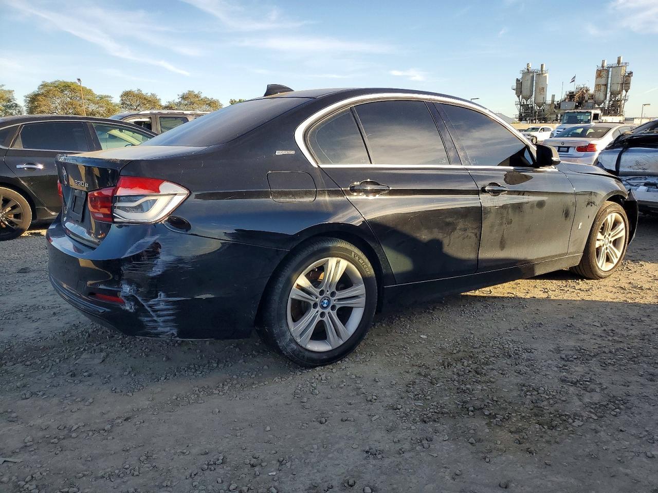 2017 BMW 330E - zdjęcie 3