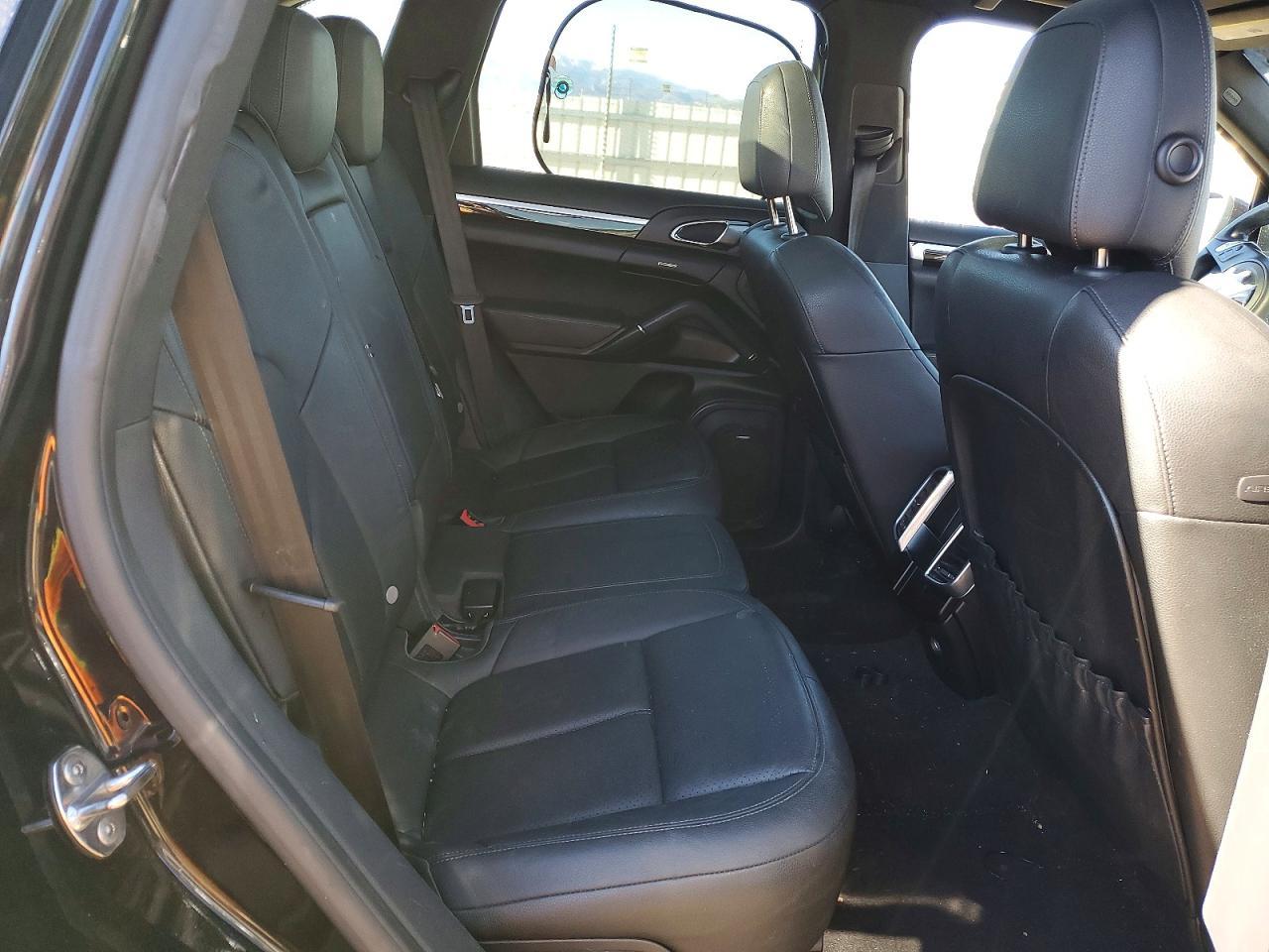 2013 Porsche Cayenne - zdjęcie 11