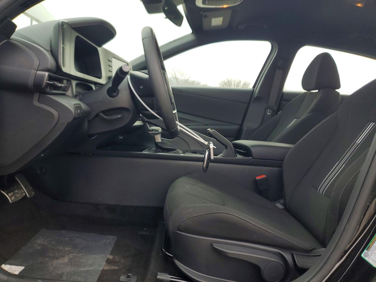 2025 Hyundai Elantra Sel Sport - zdjęcie 7