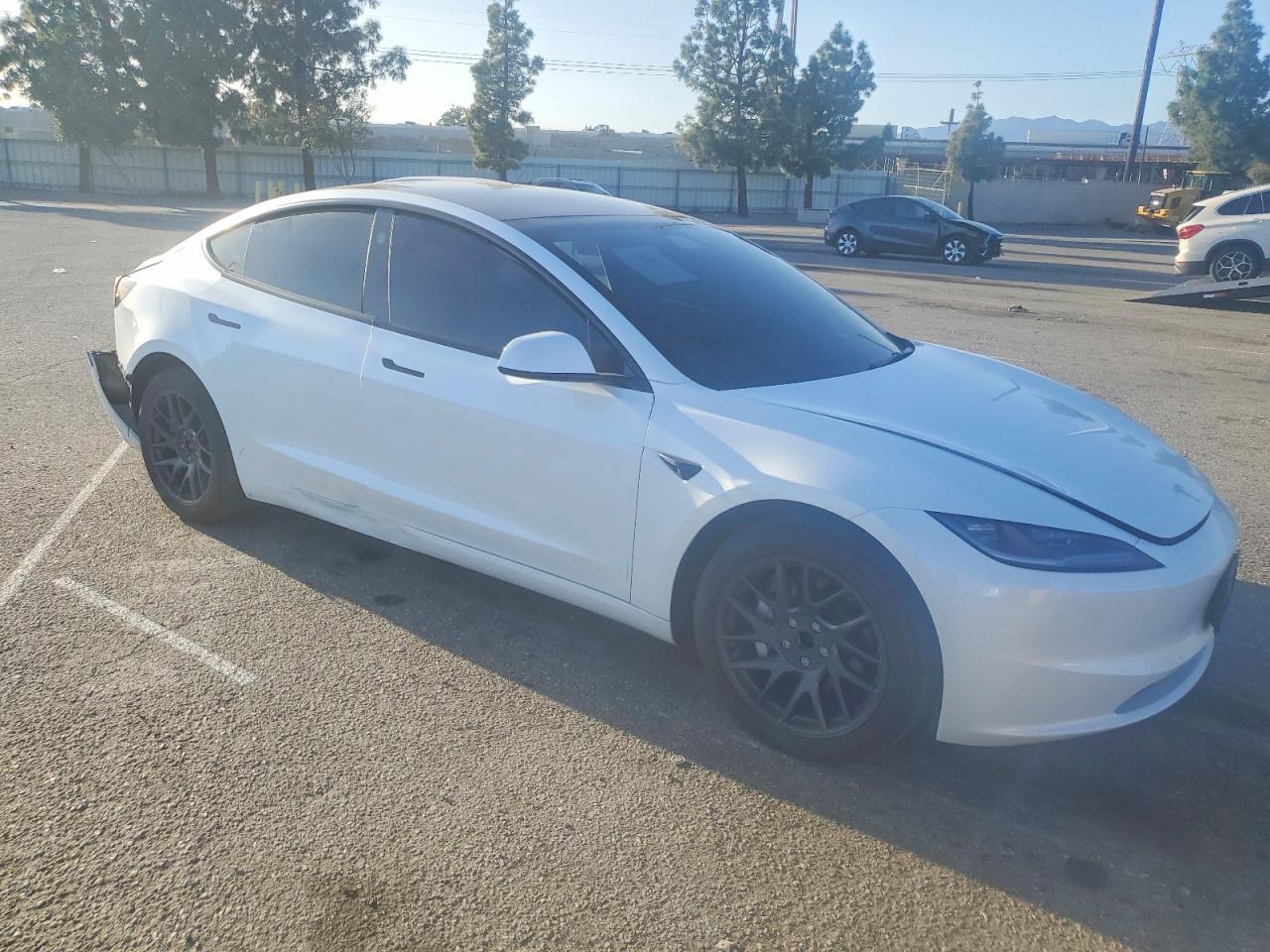 2025 Tesla Model 3 - zdjęcie 4