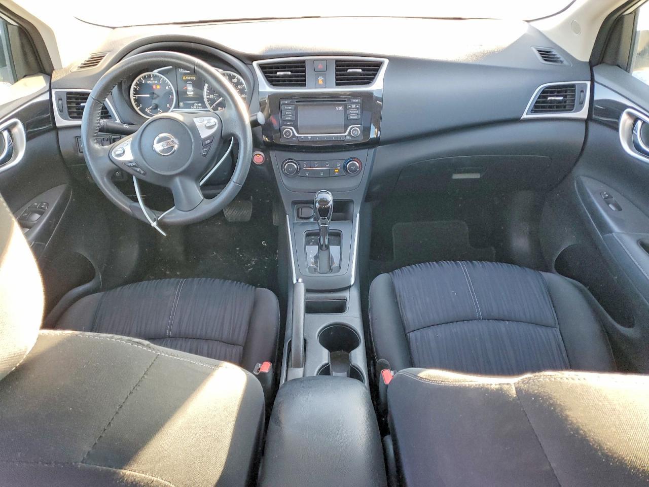 2017 Nissan Sentra S - zdjęcie 8