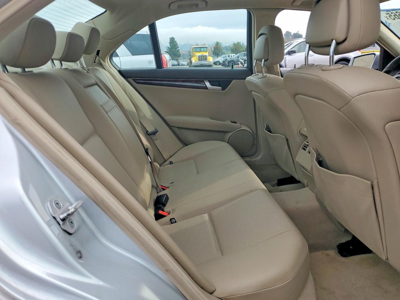 2014 Mercedes-Benz C 250 - zdjęcie 10