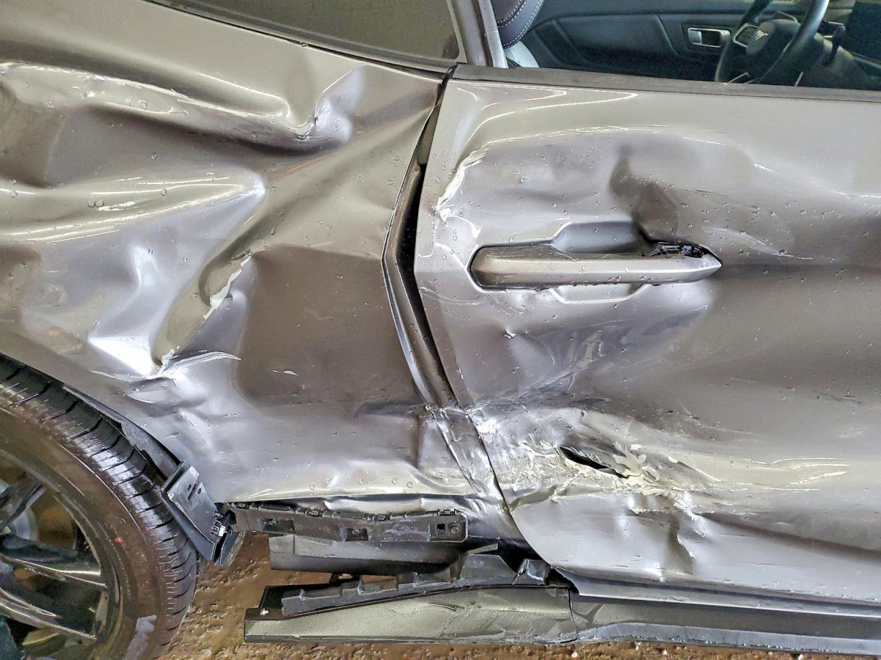 2025 Ford Mustang - zdjęcie 10