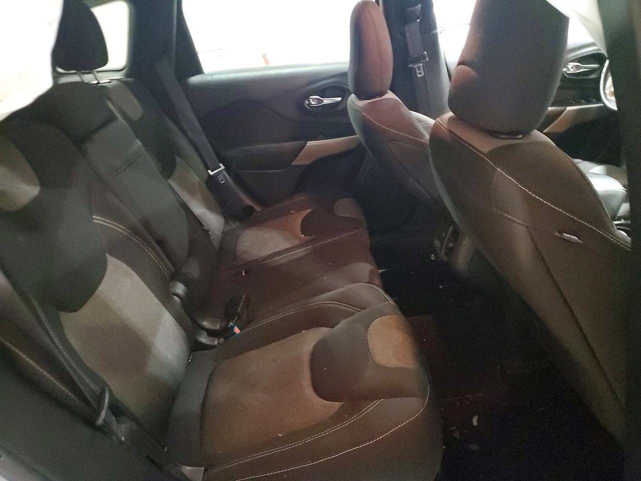 2017 Jeep Cherokee Sport - zdjęcie 11