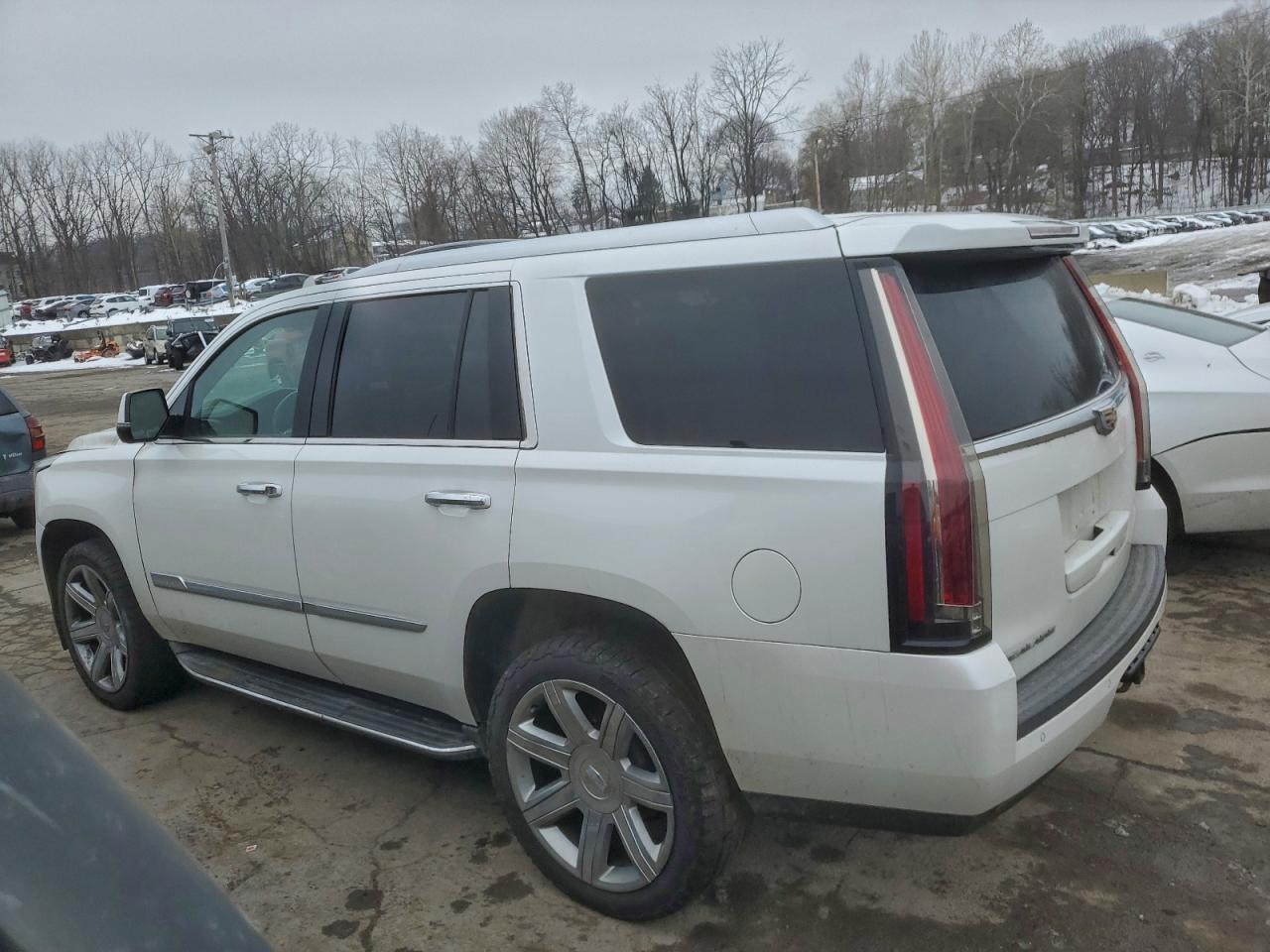 2016 Cadillac Escalade Luxury - zdjęcie 2