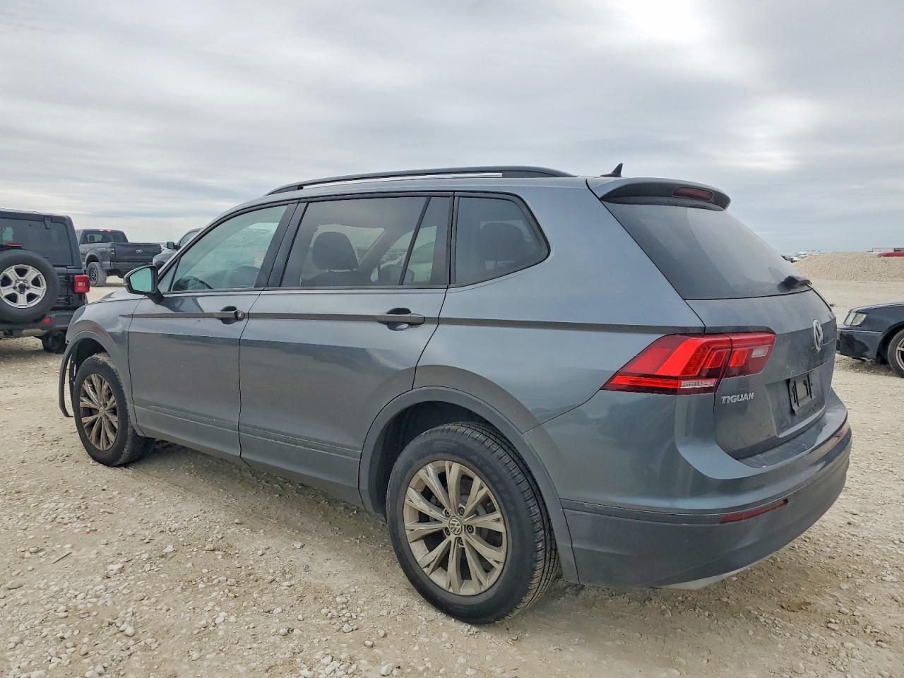2020 Volkswagen Tiguan S - zdjęcie 2