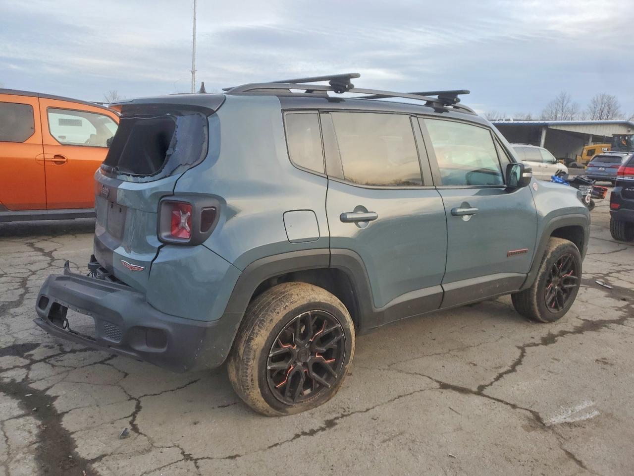 2016 Jeep Renegade Trailhawk - zdjęcie 3