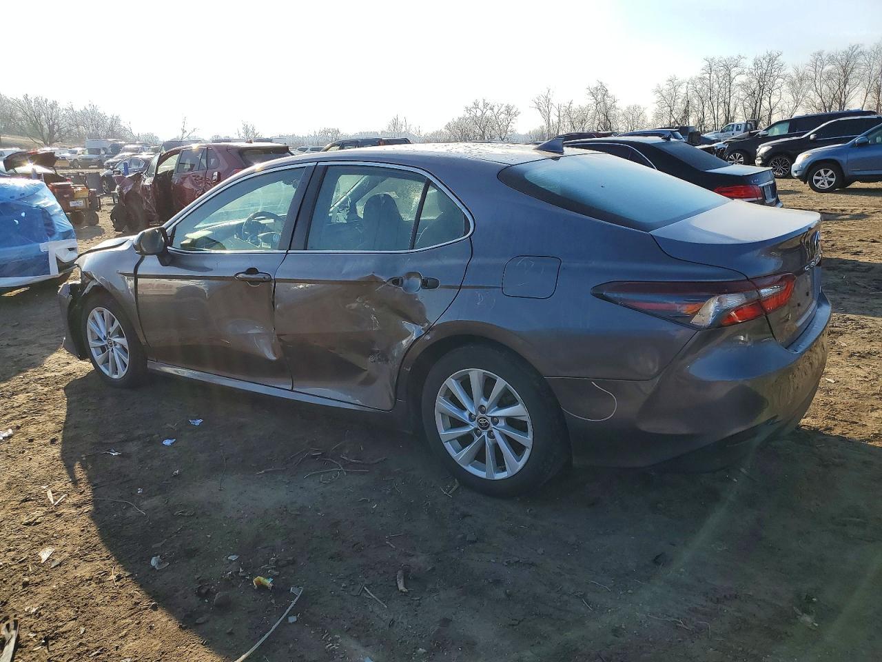 2024 Toyota Camry Le - zdjęcie 2