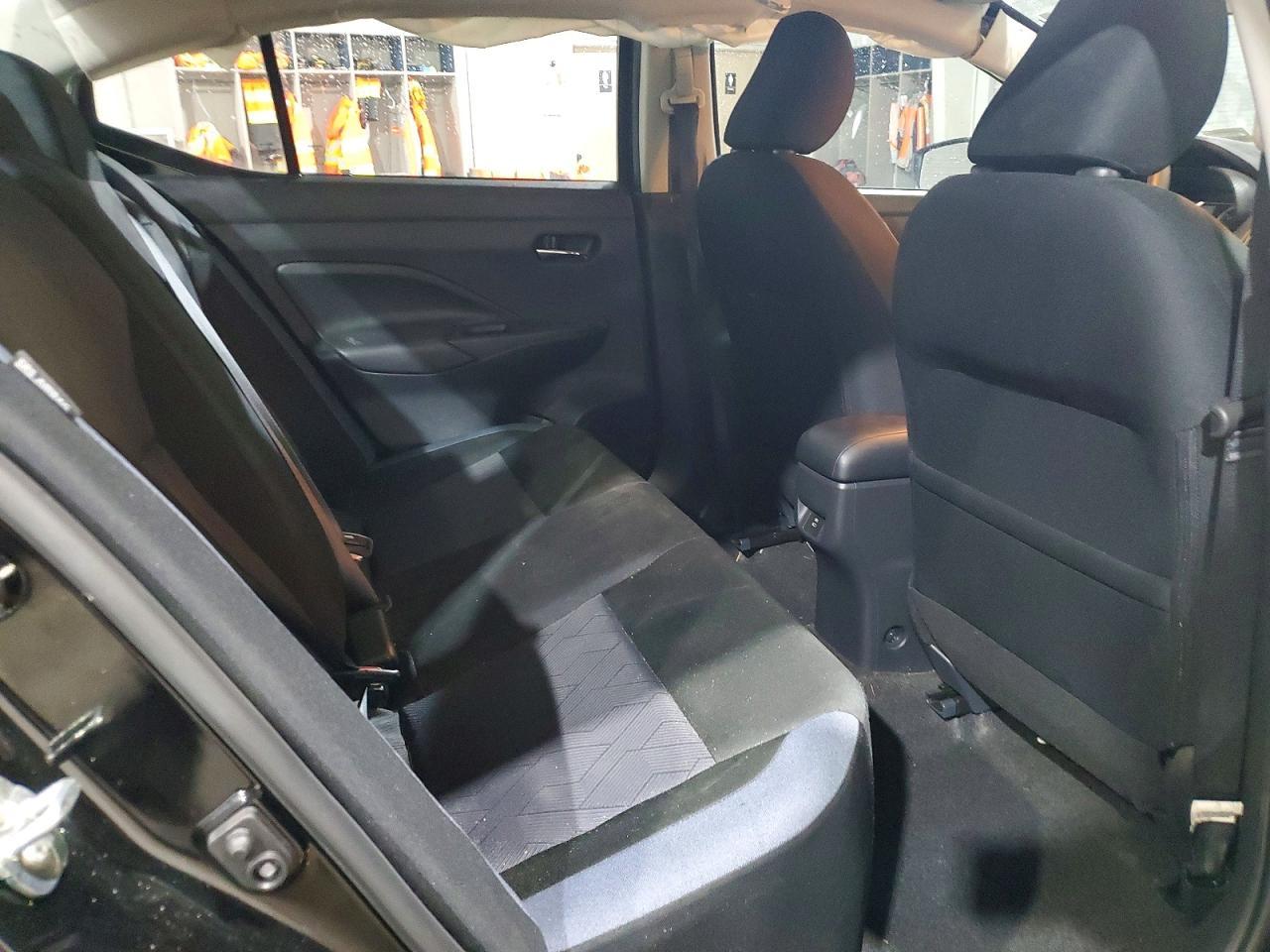 2025 Nissan Versa Sv - zdjęcie 10