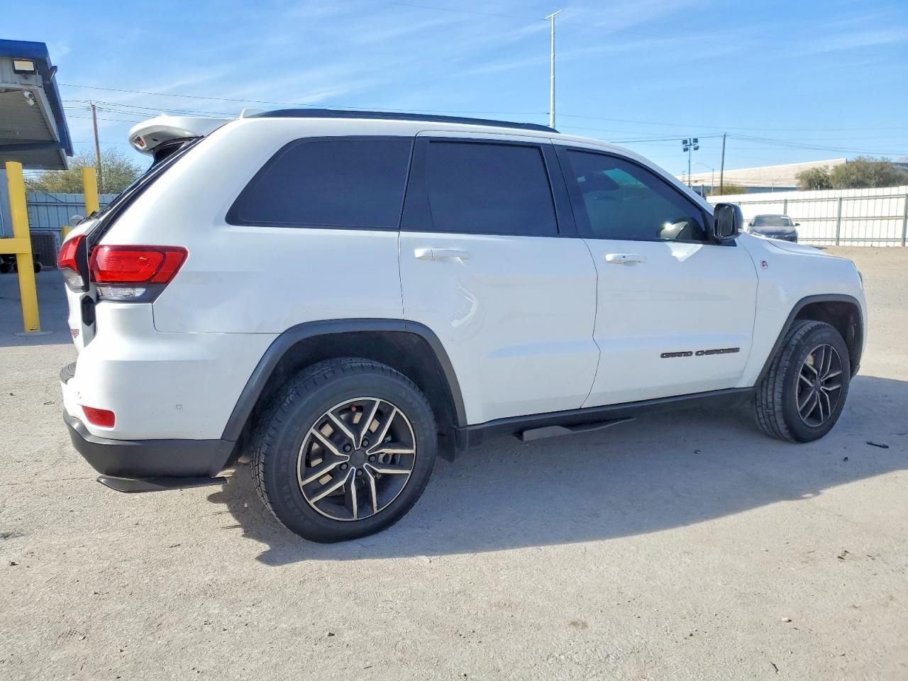 2021 Jeep Grand Cherokee Trailhawk - zdjęcie 3