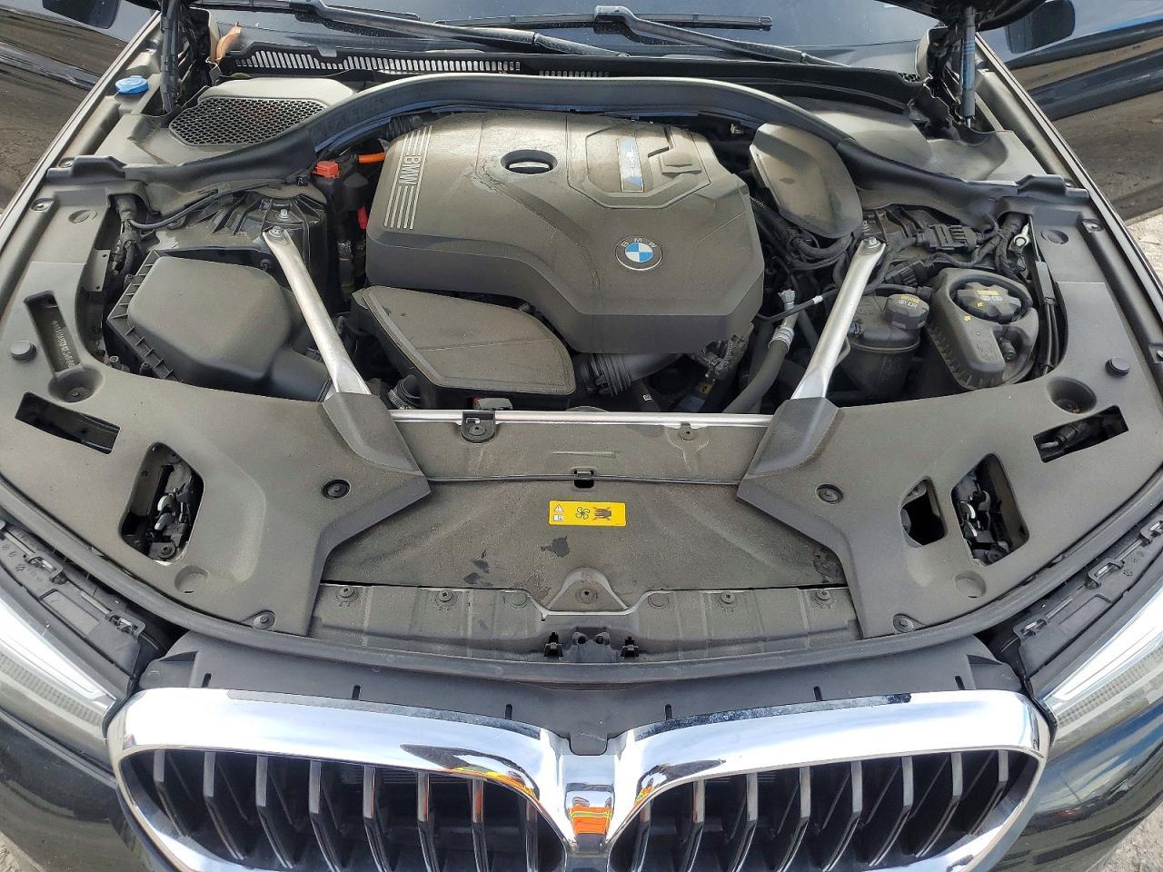 2021 BMW 530E - zdjęcie 11