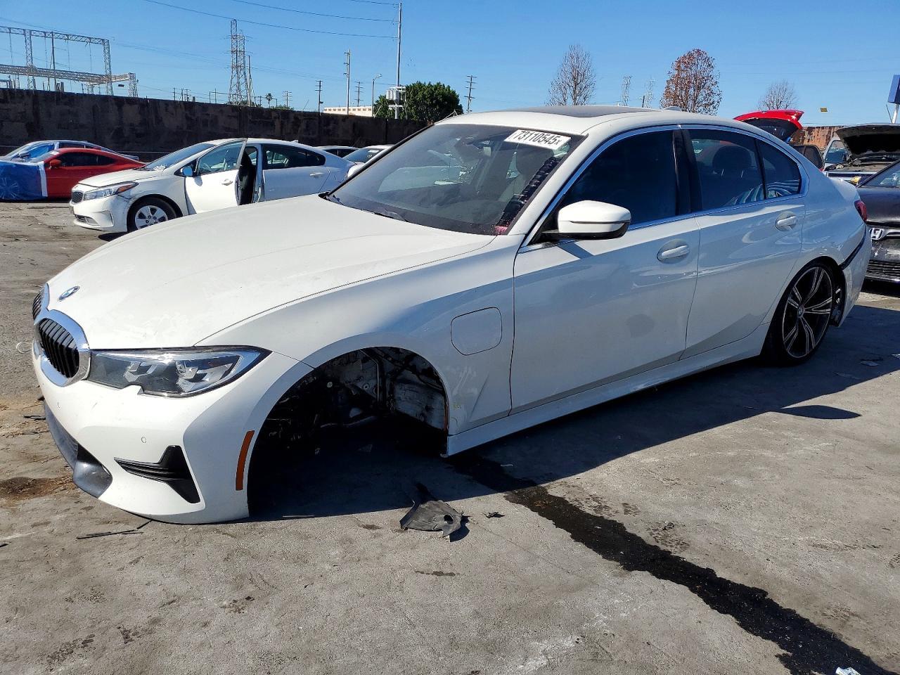 2021 BMW 330Xe - zdjęcie główne