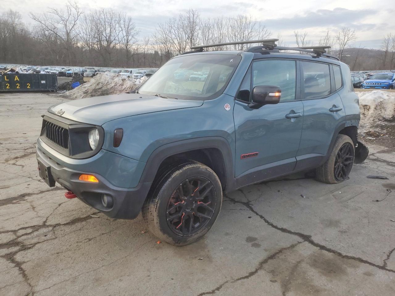 2016 Jeep Renegade Trailhawk - zdjęcie główne