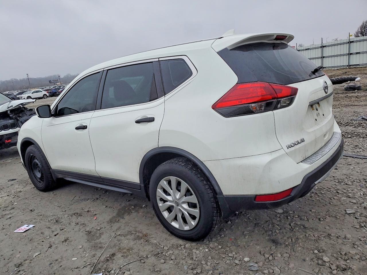 2017 Nissan Rogue S - zdjęcie 2