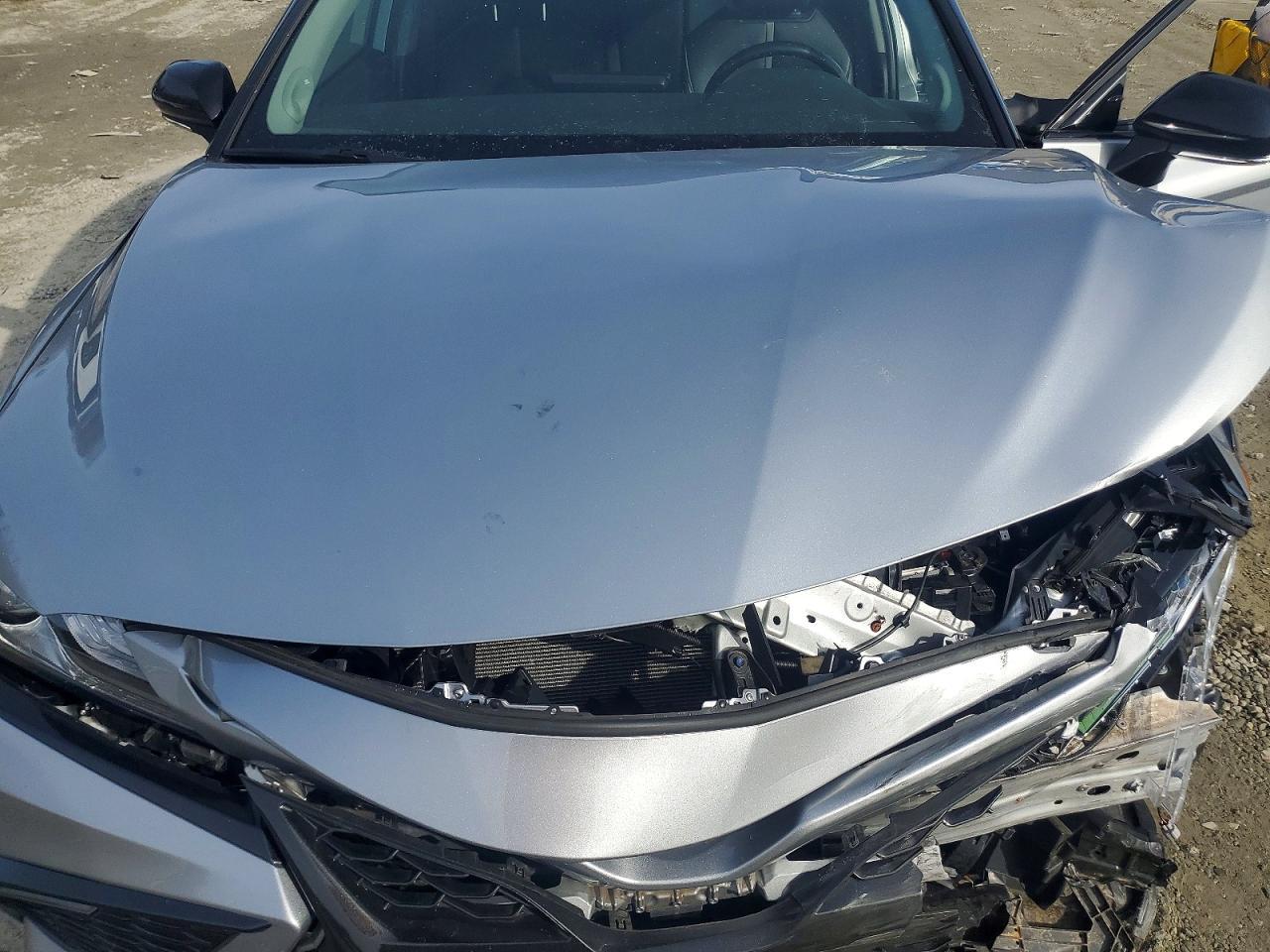 2024 Toyota Camry Xse - zdjęcie 11