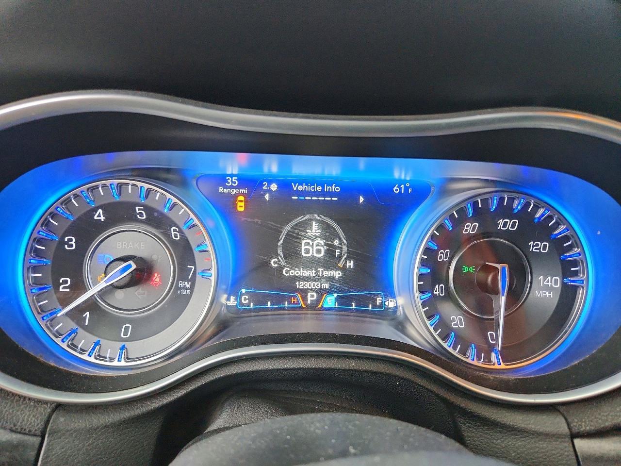 2016 Chrysler 300 Limited - zdjęcie 9