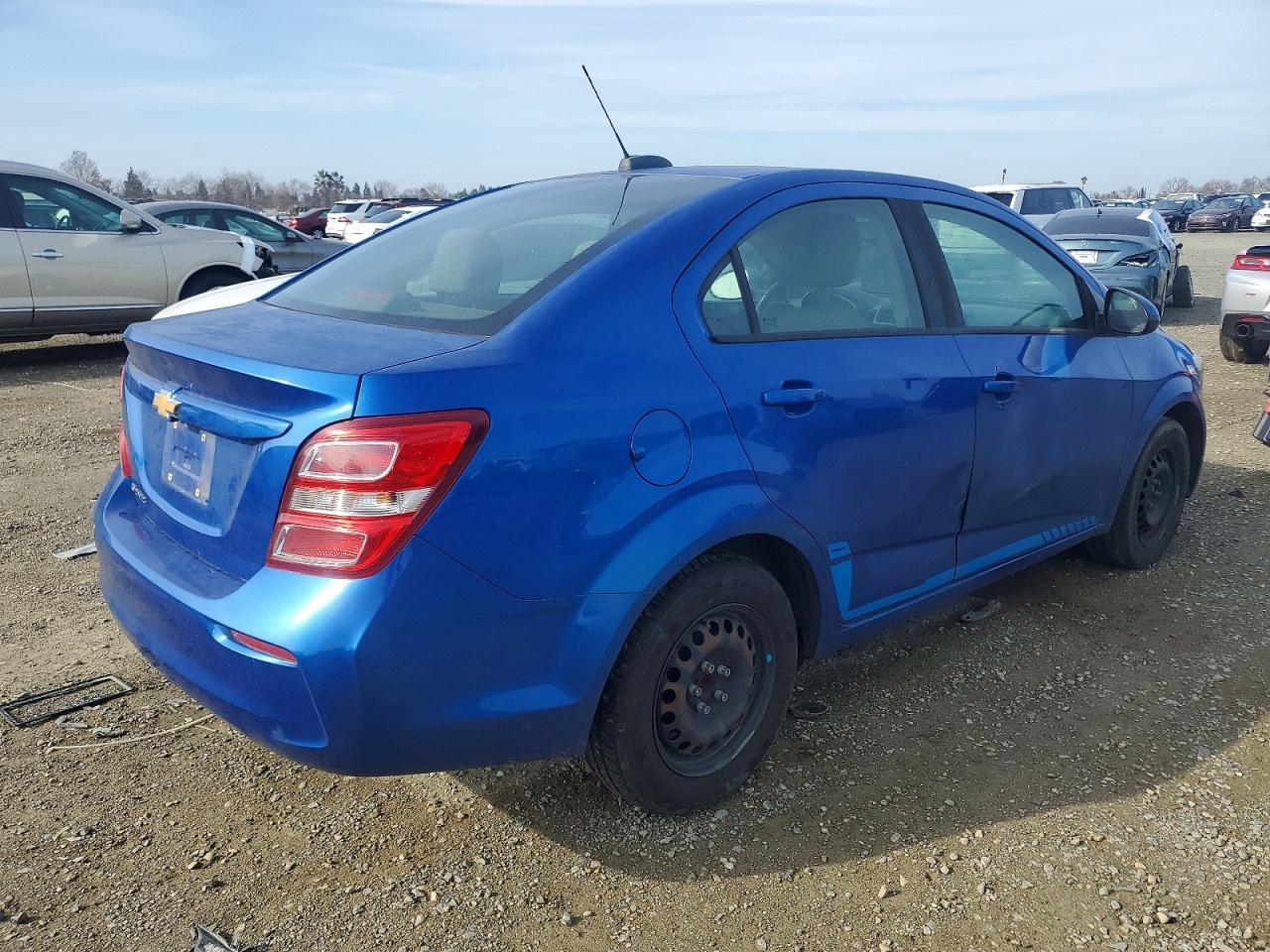 2017 Chevrolet Sonic Ls - zdjęcie 3