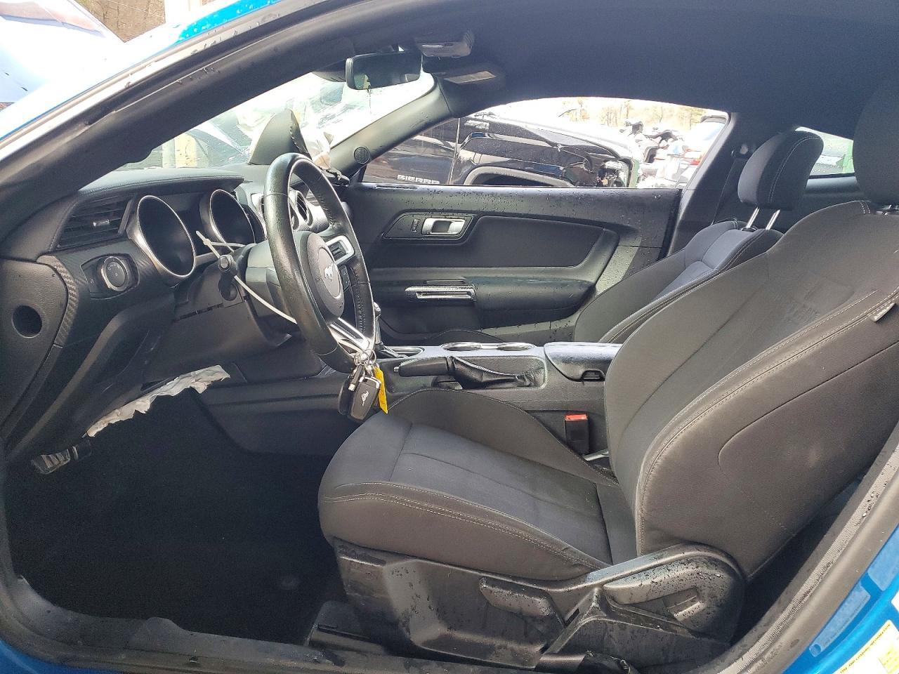 2021 Ford Mustang - zdjęcie 7