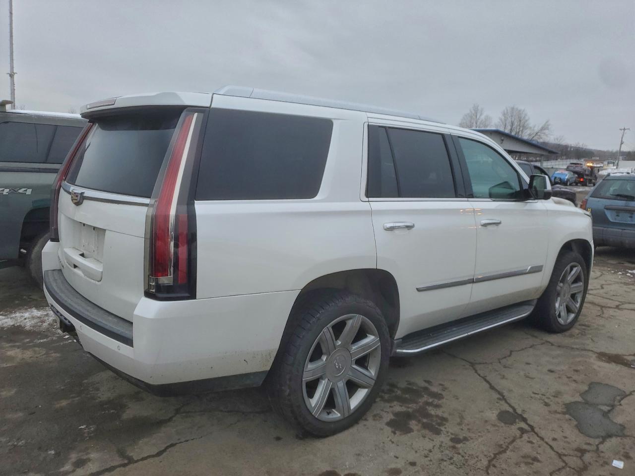 2016 Cadillac Escalade Luxury - zdjęcie 3