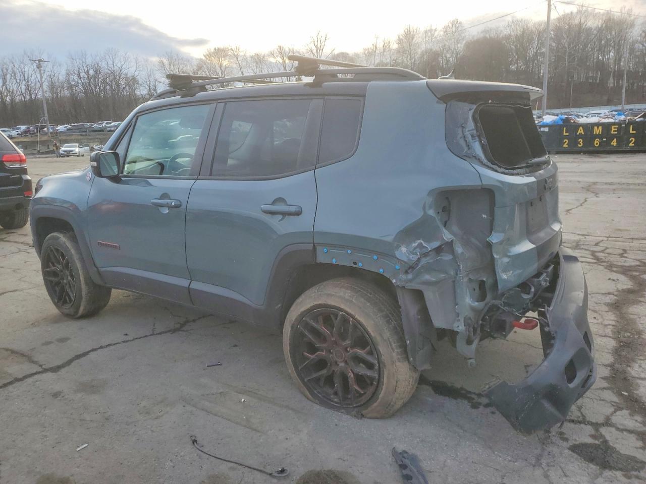 2016 Jeep Renegade Trailhawk - zdjęcie 2