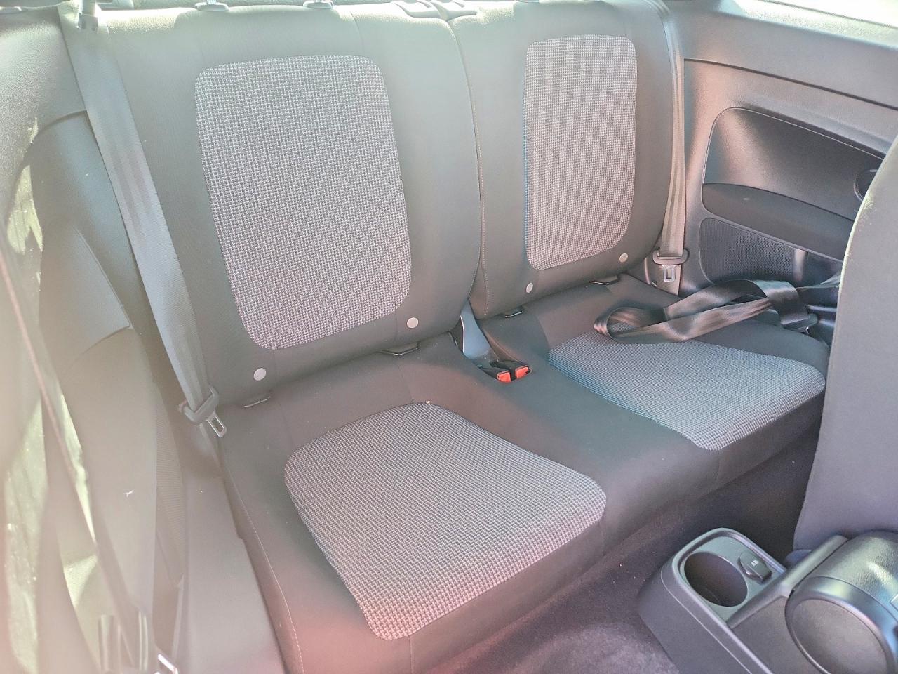 2019 Volkswagen Beetle S - zdjęcie 10