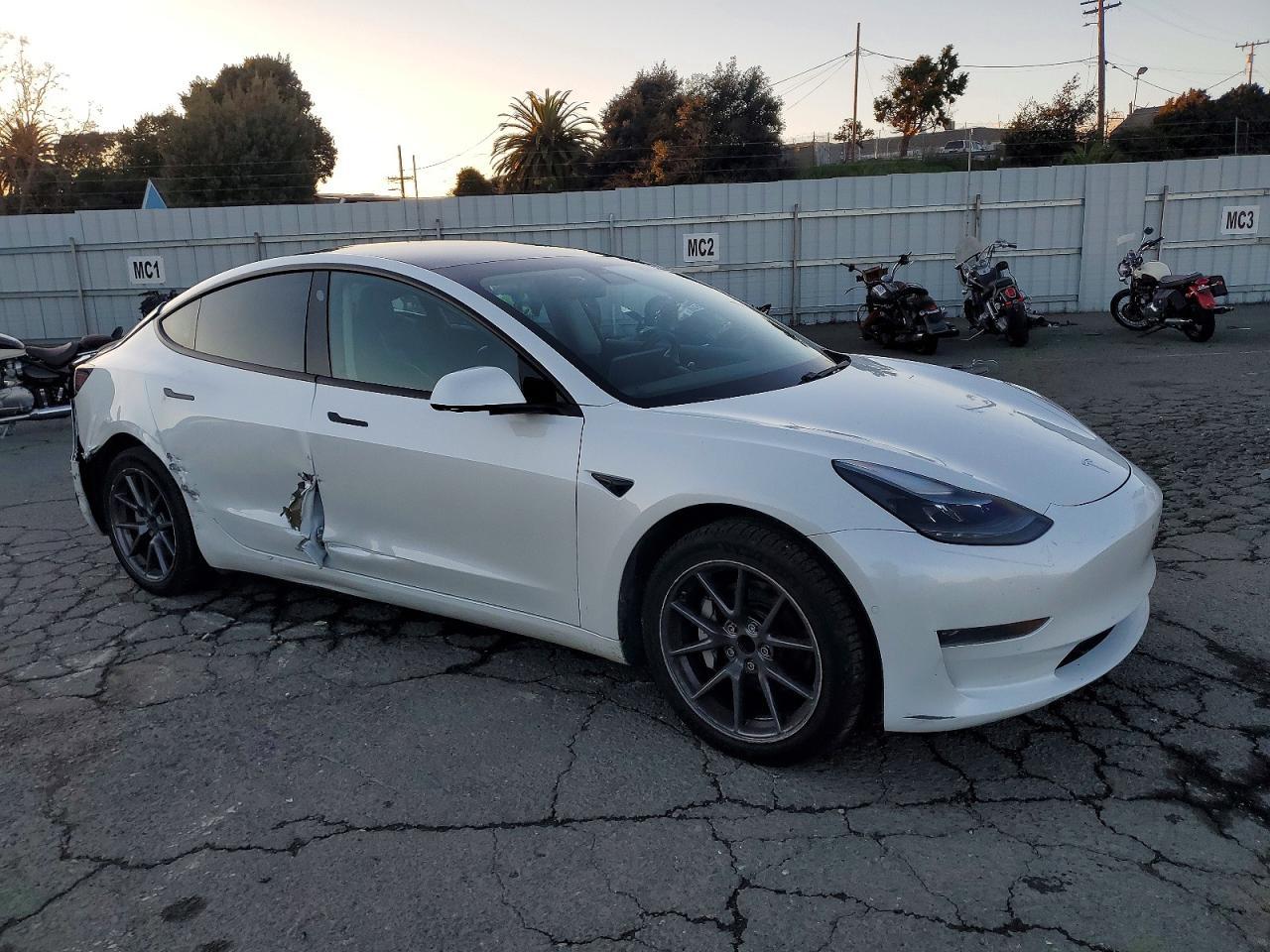 2021 Tesla Model 3 - zdjęcie 4