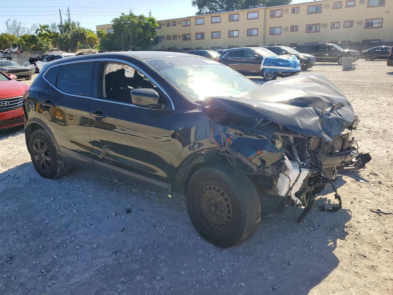 2020 Nissan Rogue Sport S - zdjęcie 4
