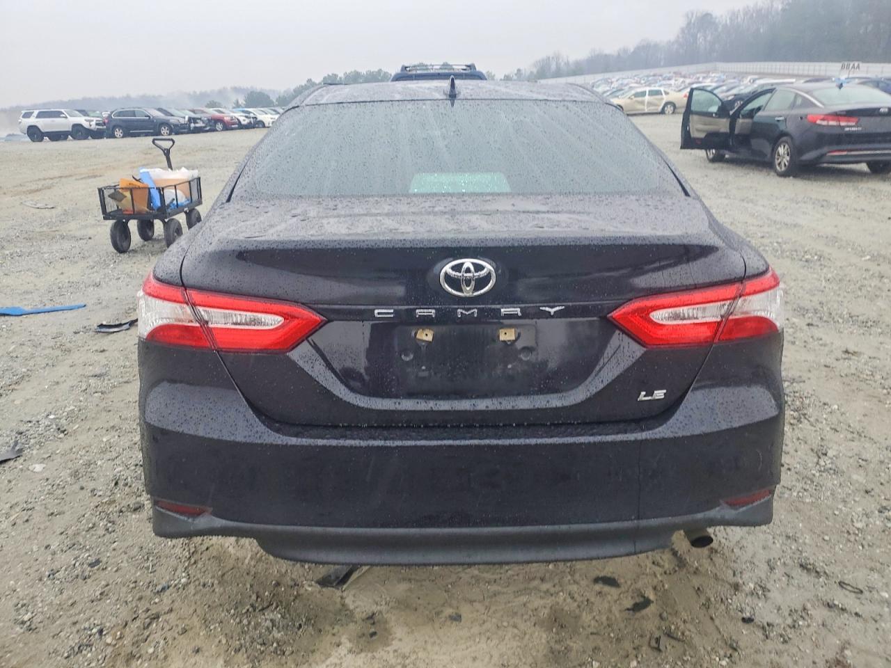 2020 Toyota Camry Le - zdjęcie 6