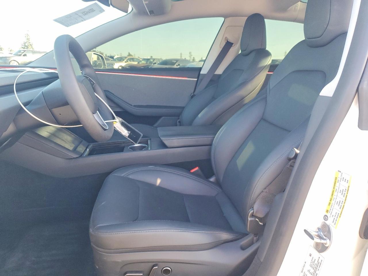 2025 Tesla Model 3 - zdjęcie 7