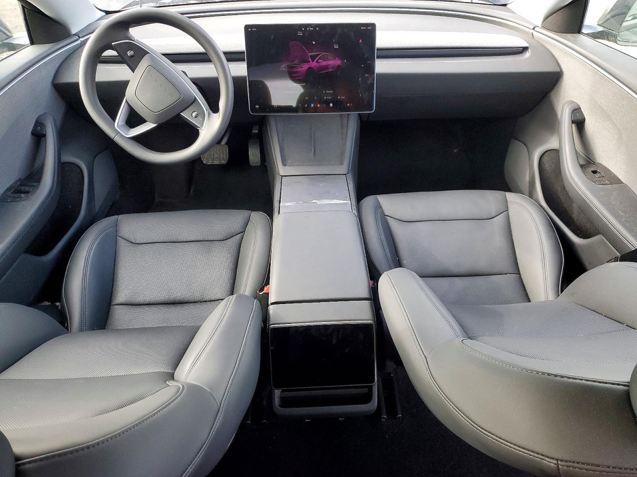 2025 Tesla Model 3 - zdjęcie 8