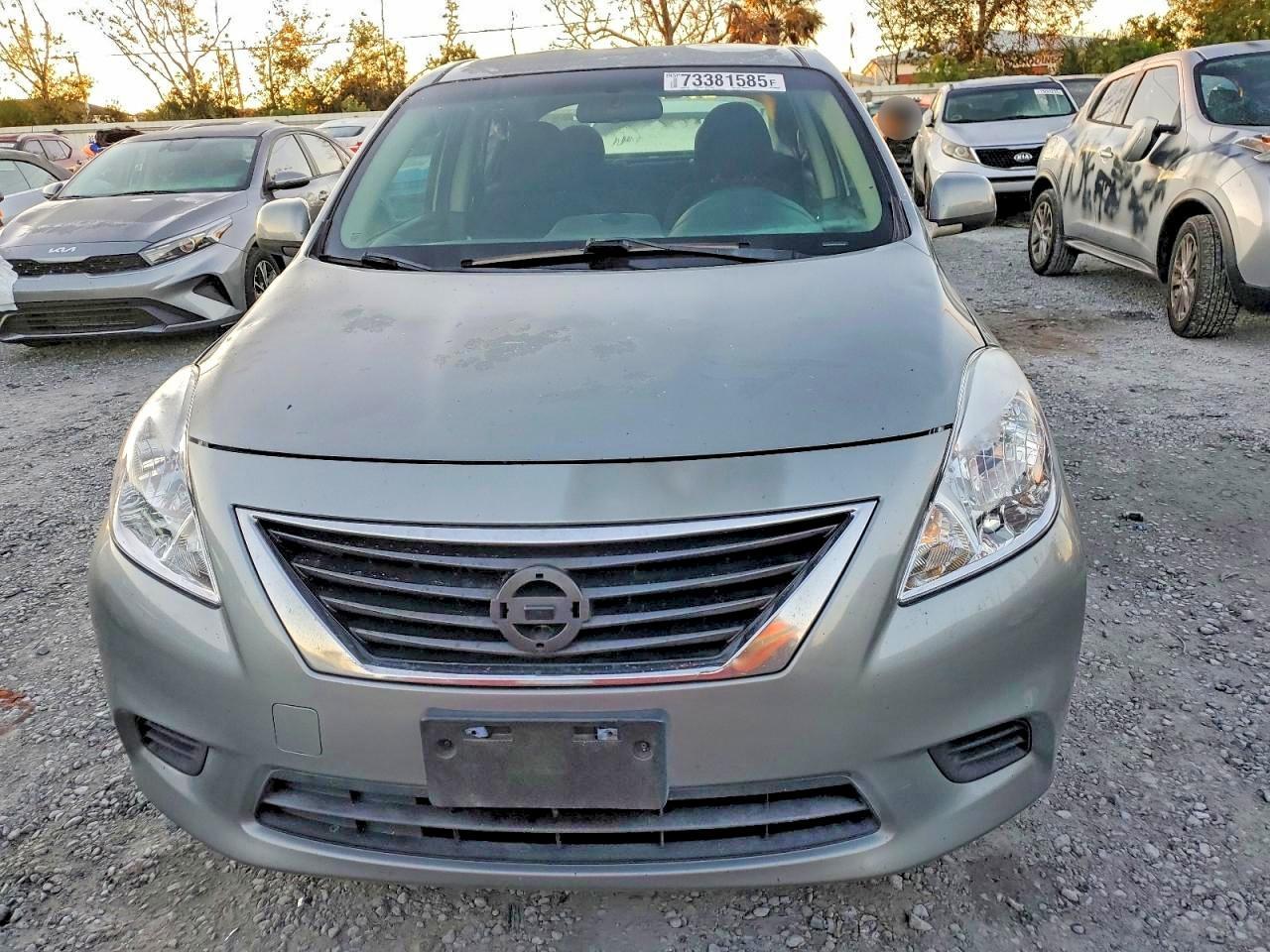 2014 Nissan Versa S - zdjęcie 5