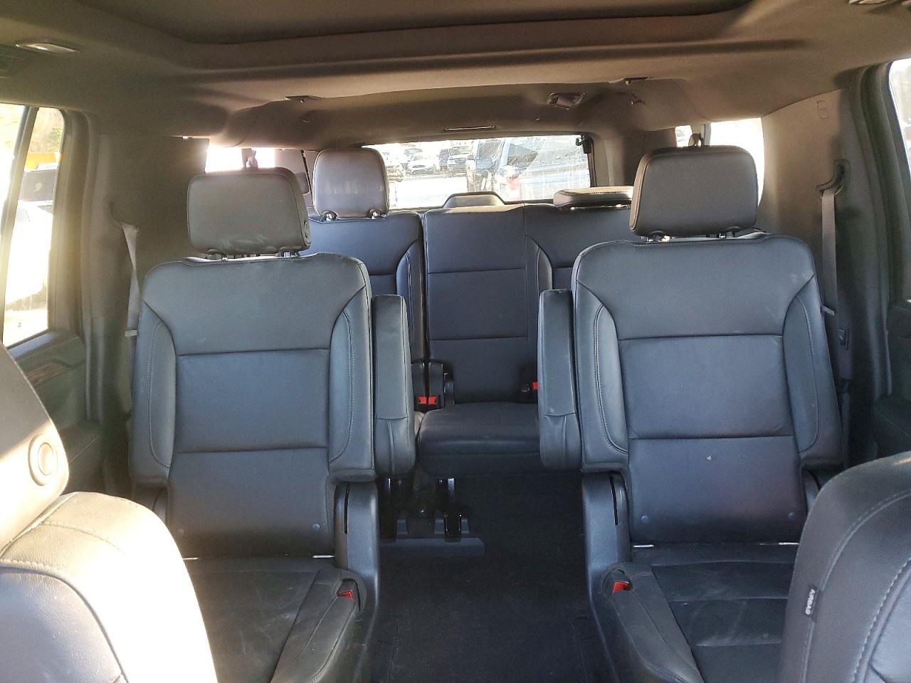 2021 Chevrolet Suburban K1500 Z71 - zdjęcie 10