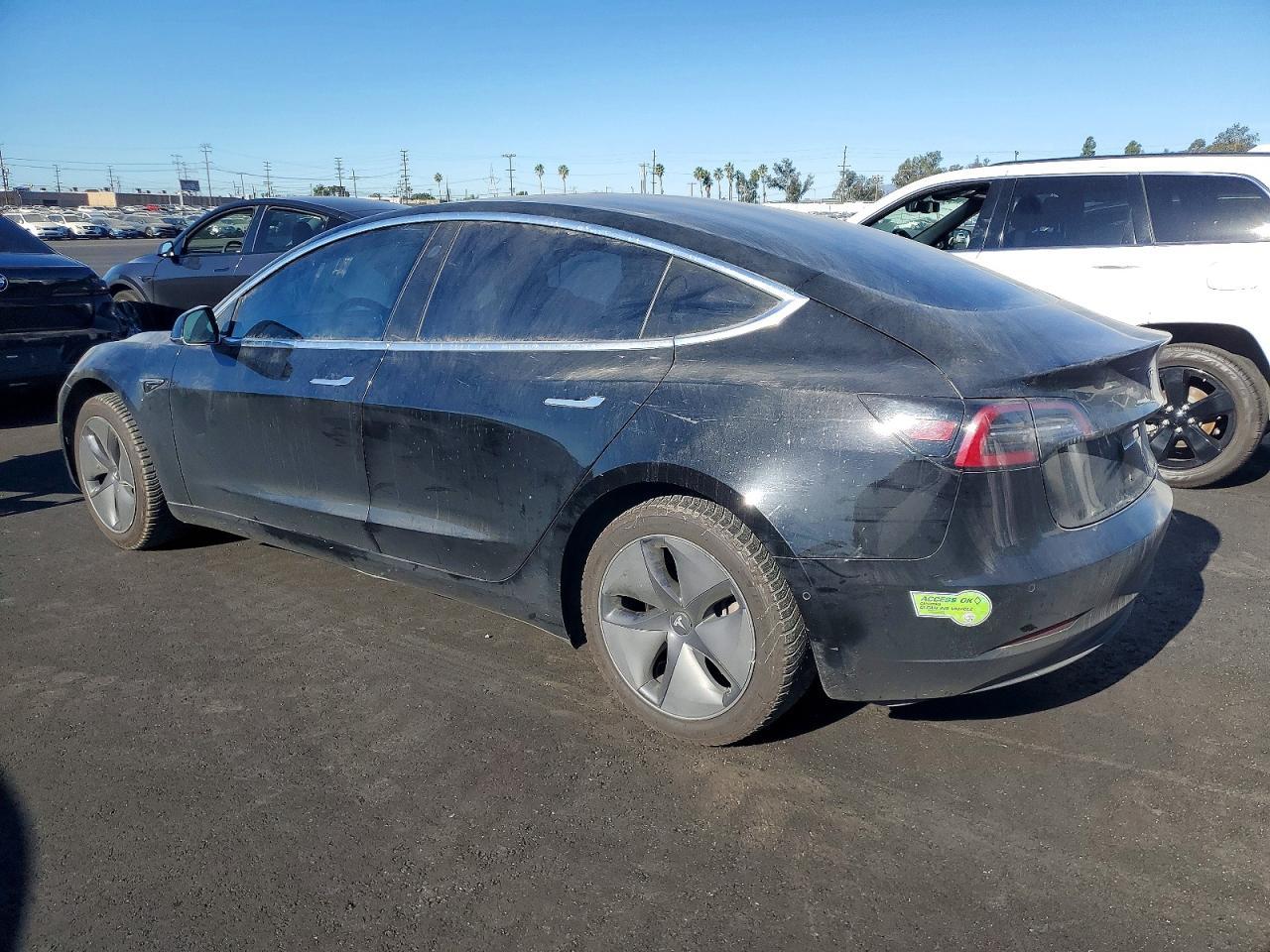 2018 Tesla Model 3 - zdjęcie 2