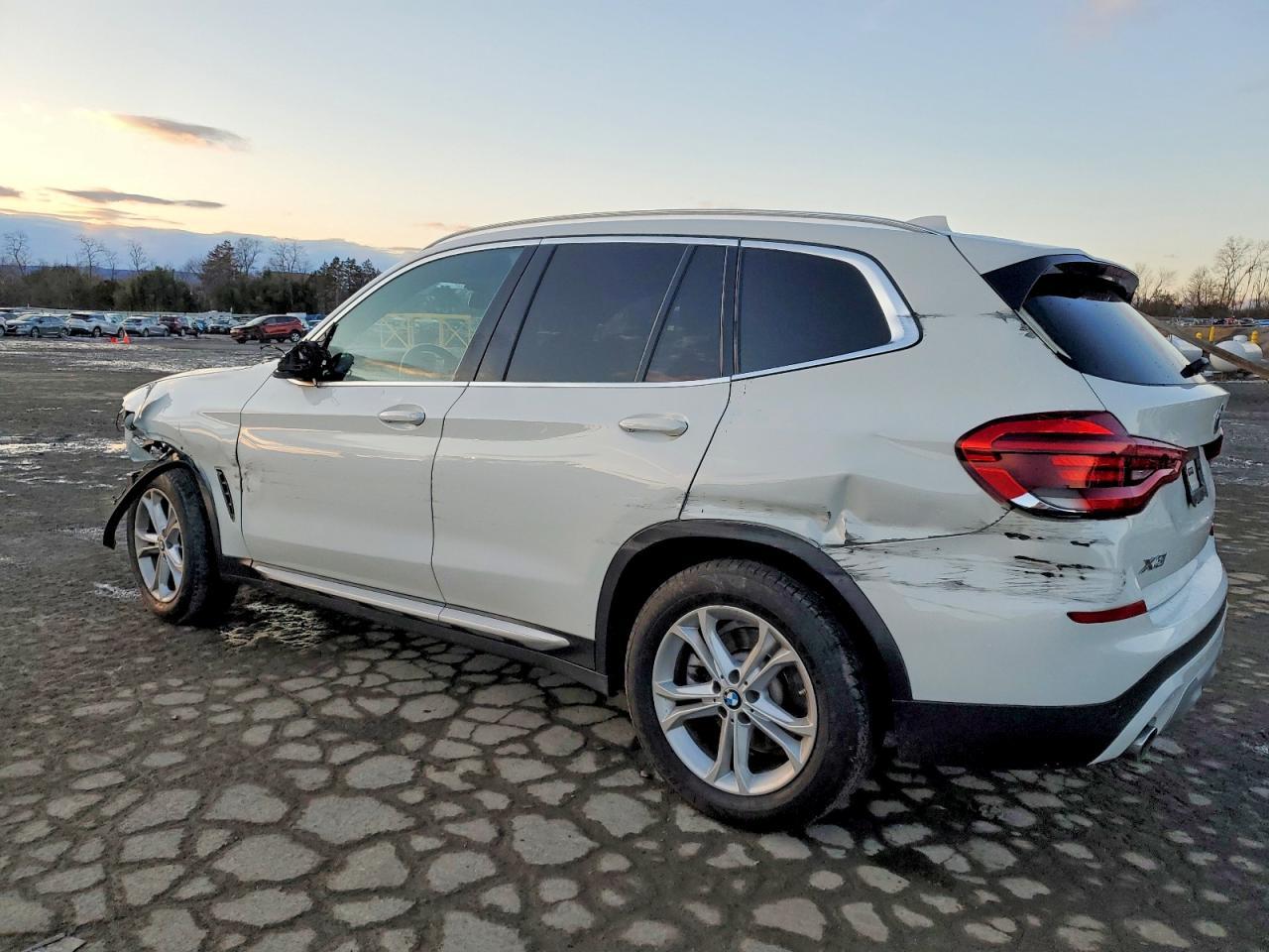 2021 BMW X3 xDrive30I - zdjęcie 2