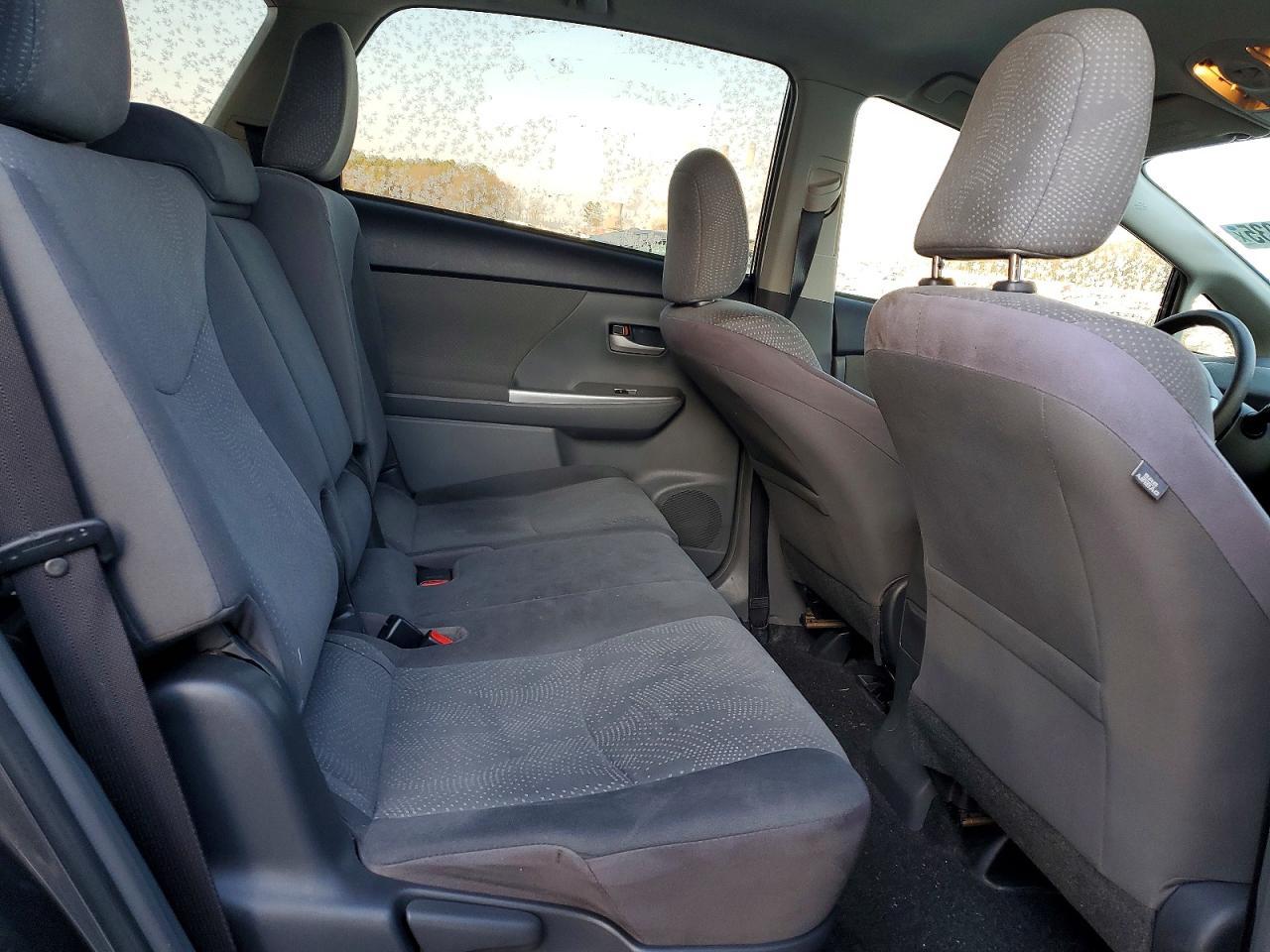 2013 Toyota Prius V - zdjęcie 10