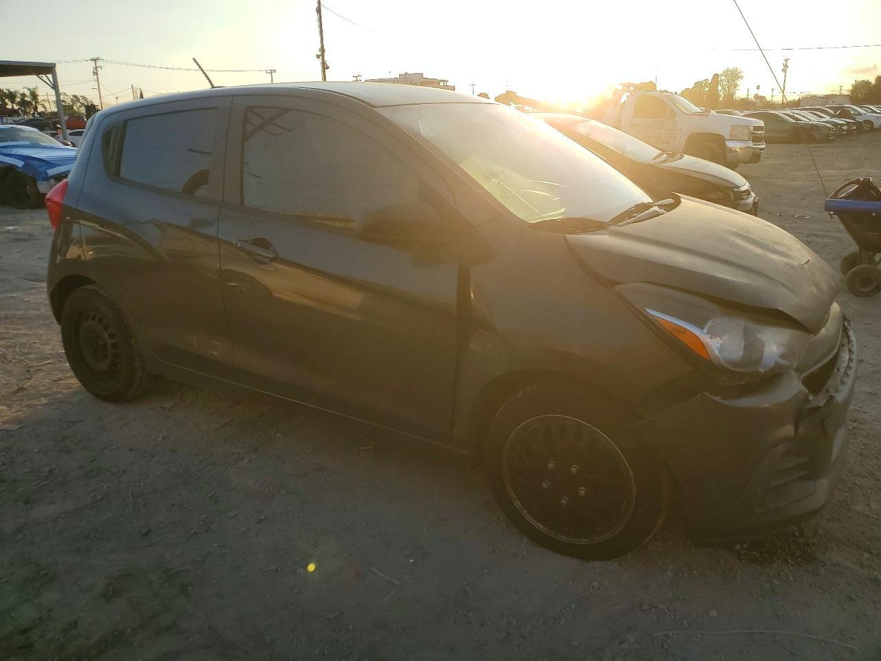 2017 Chevrolet Spark Ls - zdjęcie 4