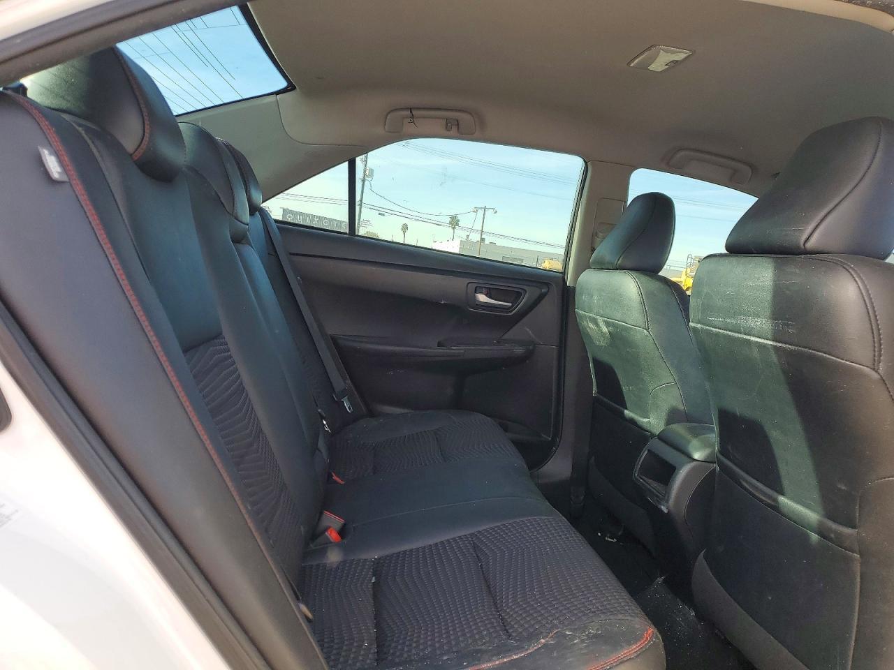 2015 Toyota Camry Le - zdjęcie 10