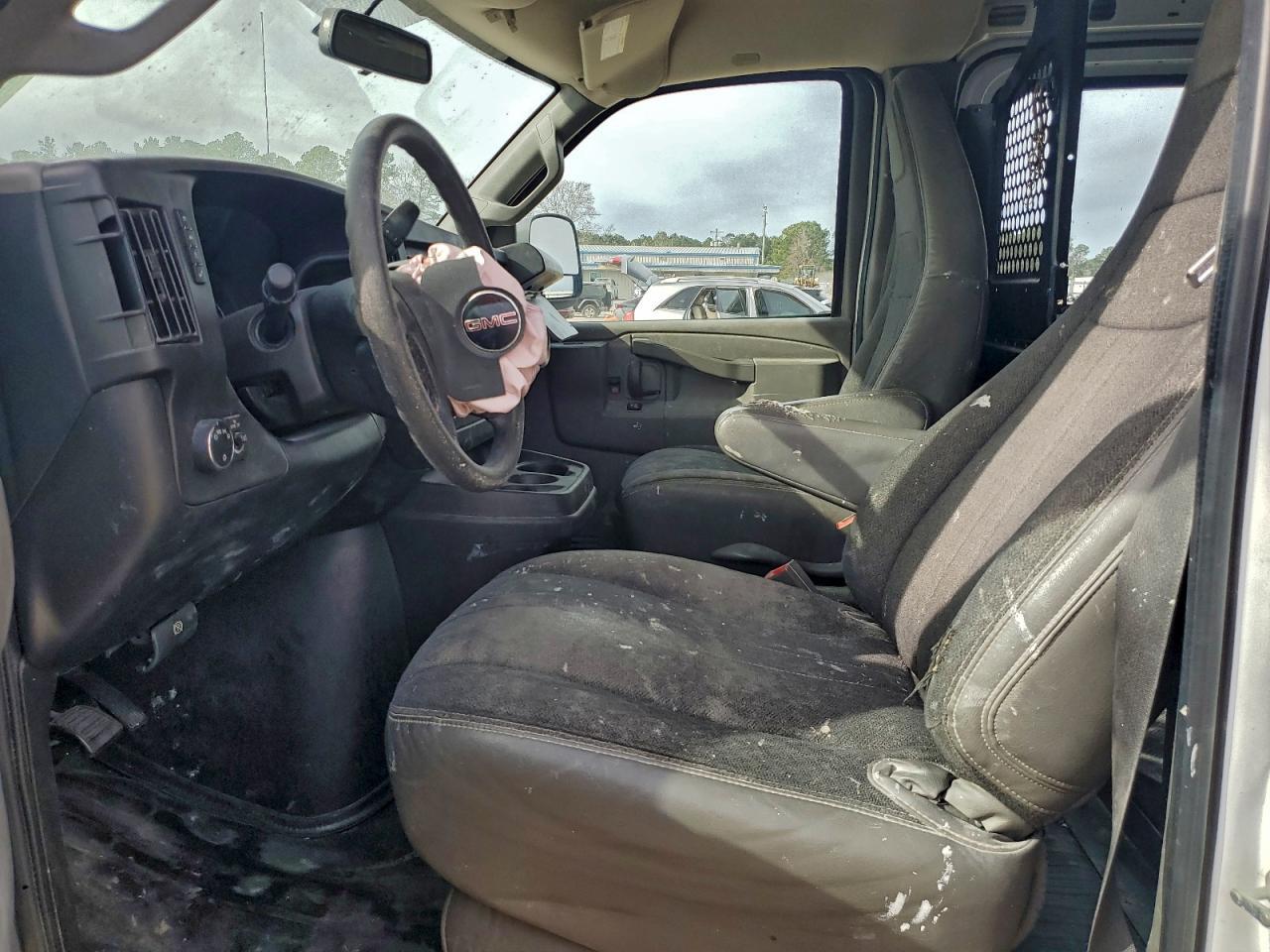 2019 GMC Savana G2500 - zdjęcie 7