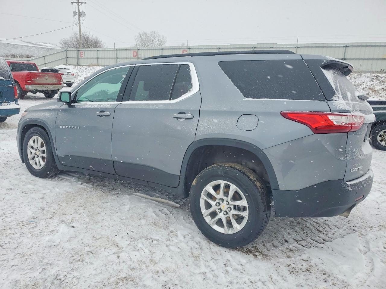 2020 Chevrolet Traverse Lt - zdjęcie 2