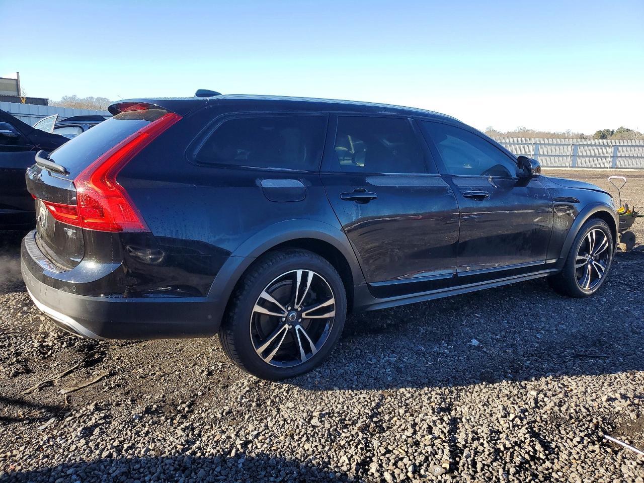 2019 Volvo V90 Cross Country T5 Momentum - zdjęcie 3
